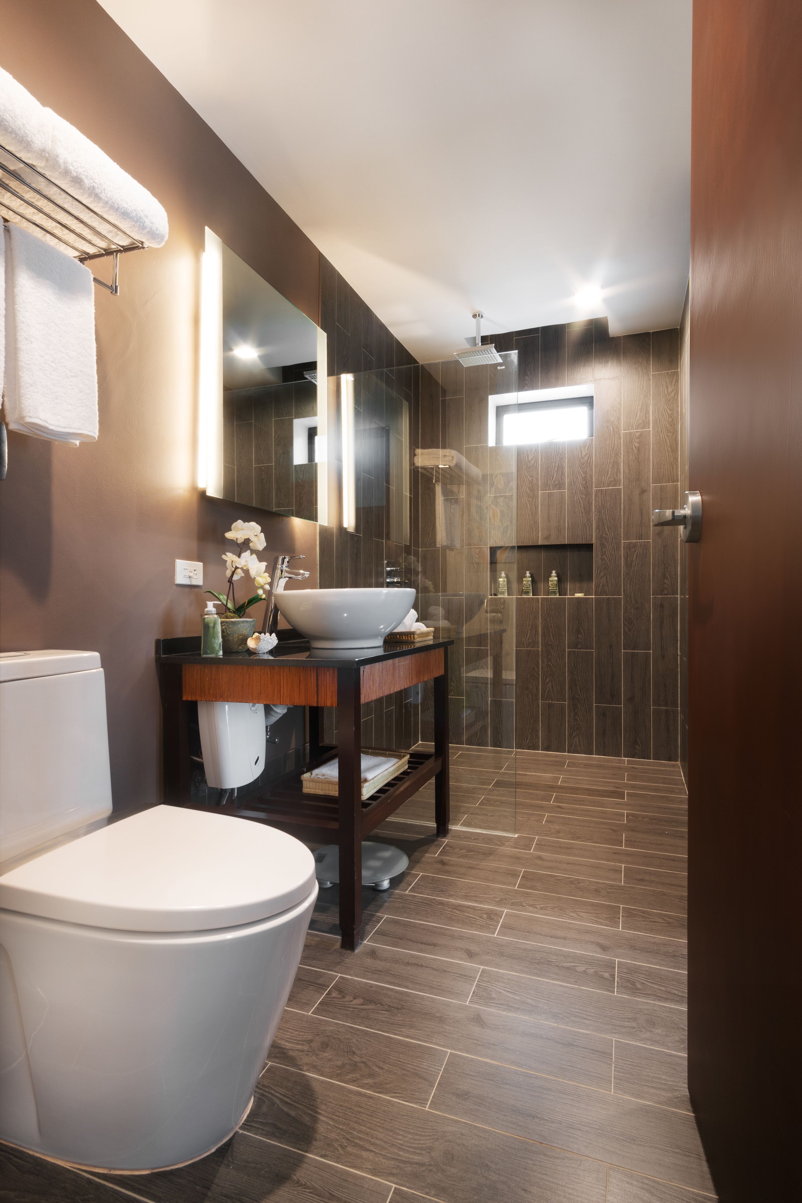 premier suite | bathroom | shower, free toiletries, hair dryer, bathrobes