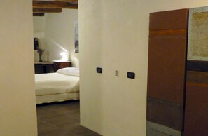 Chambre Double Majestueuse, vue fleuve | Bureau, lits pliants/supplémentaires, Wi-Fi gratuit, draps fournis