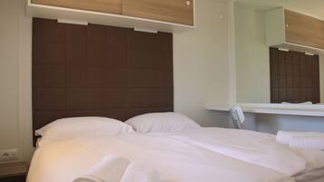 Standard Mobile Home, 2 Bedrooms | 2 bedrooms, in-room safe, desk, blackout curtains