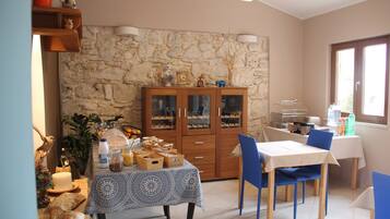 Daily buffet breakfast (EUR 9 per person)