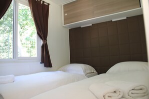 2 habitaciones, caja de seguridad en la habitación y escritorio 