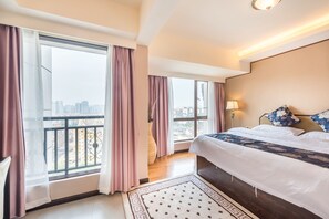 Quarto casal | Escrivaninha, cortinas blackout, Wi-Fi de cortesia