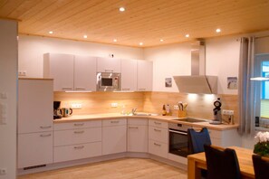 Hus - 3 sovrum (Michael) | Eget kök | Stort kylskåp, mikrovågsugn, ugn och spishäll