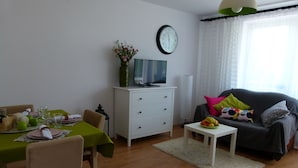 Apartemen | Ruang keluarga | TV layar datar