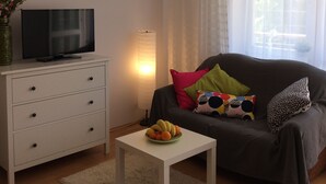 Apartemen | Ruang keluarga | TV layar datar