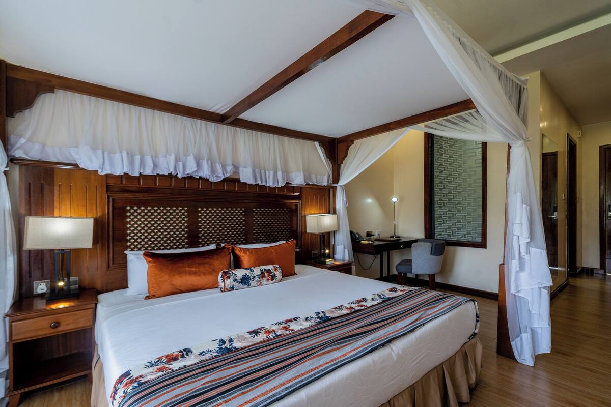 Superior Room | 1 bedroom, minibar, in-room safe, desk