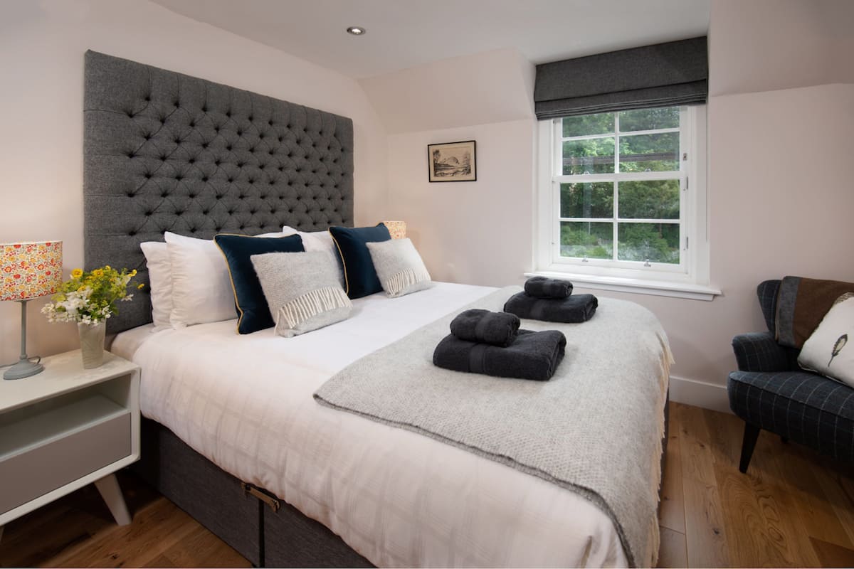 Deluxe tweepersoonskamer (Kip MacLaine) | 1 slaapkamer, luxe beddengoed, een bureau, een strijkplank/strijkijzer