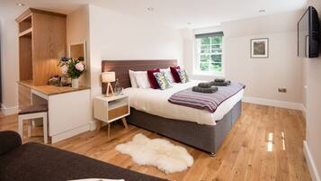 Kamar Double atau Twin Deluks (Keltie Den) | 1 kamar tidur, seprai premium, meja kerja, dan setrika/meja setrika