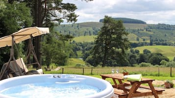 Honeymoon Cottage, 1 Bedroom | Jetted tub