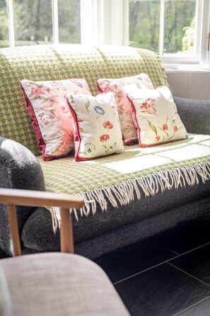 Living area - Gardeners Cottage (Crieff)