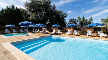 Piscine extérieure (ouverte en saison)