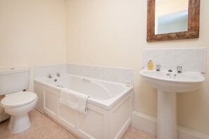 Bathroom - Glowry Cottage (Crieff)