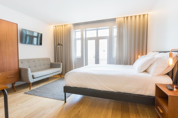 Apartment (Studio 201) | Premium bedding, in-room safe, desk, laptop workspace