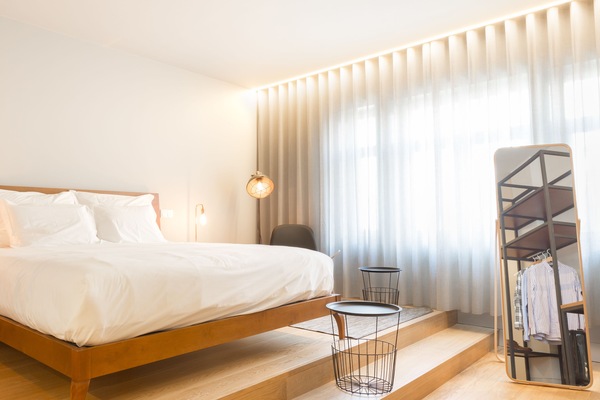Apartment (101) | Premium bedding, in-room safe, desk, laptop workspace