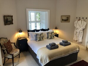 Luxury Cottage, 2 Bedrooms | 2 bedrooms, free WiFi, bed sheets - East Gatehouse Lodge (Crieff)