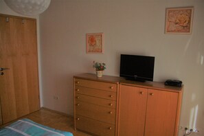 Apartment, Ground Floor | 1 bedroom, iron/ironing board, free WiFi, bed sheets - Ferienwohnung Schöttker (Porta Westfalica)