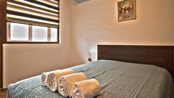 2 bedrooms, iron/ironing board, free cots/infant beds, free WiFi