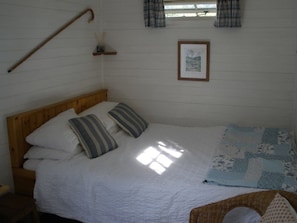 Iron/ironing board, cots/infant beds, bed sheets