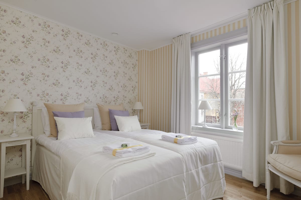 Double Room, Shared Bathroom (Elsa) | Blackout drapes, soundproofing, iron/ironing board, rollaway beds