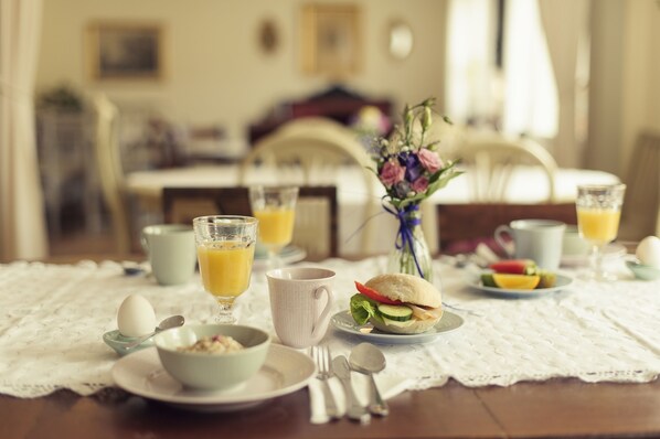 Free daily continental breakfast - Hilma Winblads Bed & Breakfast (Linkoping)