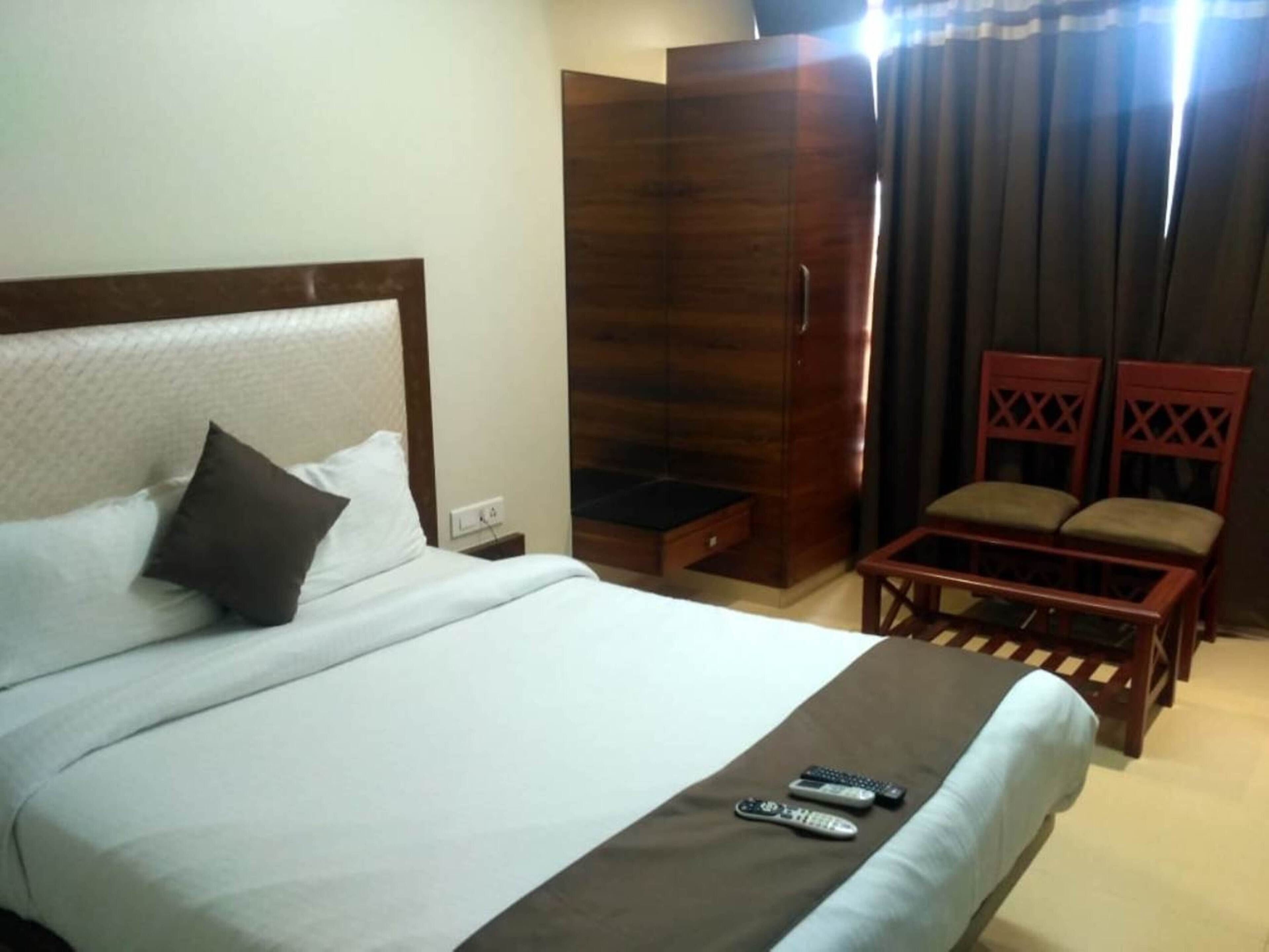 Premium bedding, soundproofing, free WiFi, bed sheets
