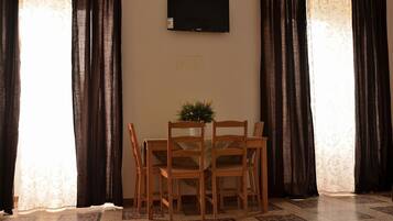 Fridge, microwave, stovetop, cookware/dishes/utensils