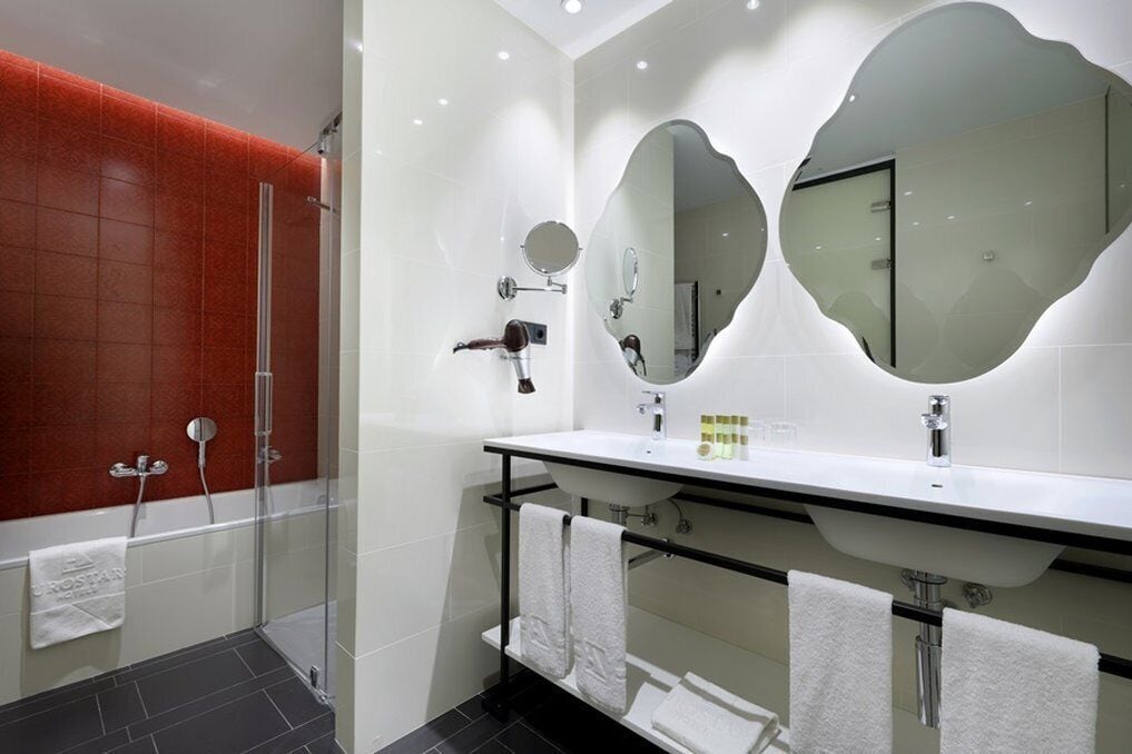 junior suite (cathedral view) | bathroom | eco-friendly toiletries, hair dryer, towels