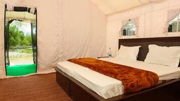 Deluxe-Zelt | Blick auf die Straße