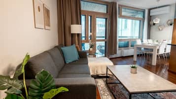 Luxury Apartment, 2 Bedrooms, Sauna, City View | Interior