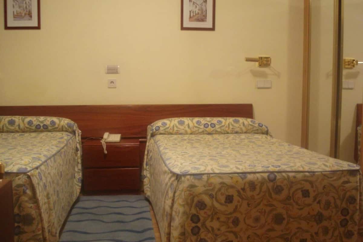 desk, blackout curtains, soundproofing, free wifi