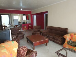 Family Apartment, 3 Bedrooms, Smoking, Sea View | Living room - Apartamento Alejandro Magno (Borg el Arab)