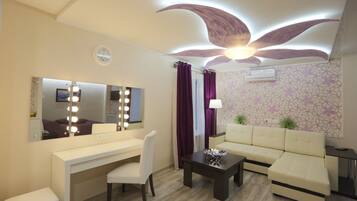 Deluxe-sviitti | 1 makuuhuone, yksilöllisesti kalustettu, äänieristys