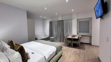 Studioapartment 'Leopold' | Hochwertige Bettwaren, Betten mit Memory-Foam-Matratzen, Zimmersafe