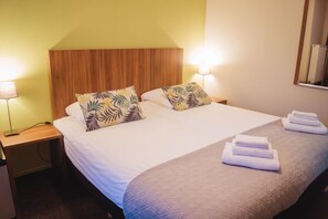 Bureau, chambres insonorisées, lits bébé (gratuits), Wi-Fi gratuit