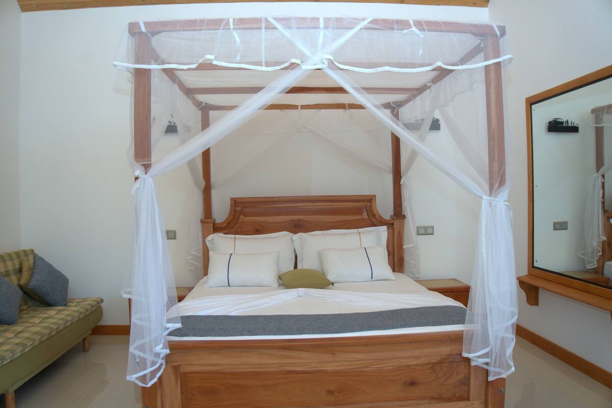 1 bedroom, in-room safe, desk, blackout curtains