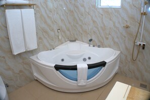Deluxe-Chalet, 1 King-Bett, Nichtraucher | Zimmersafe, individuell dekoriert, individuell eingerichtet