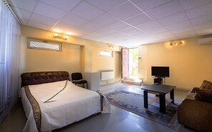 Appartement Supérieur | Coin séjour | Télévision à écran plat, cheminée