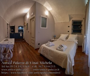 Studio – deluxe, tekjøkken | Sengetøy i egyptisk bomull, sengetøy av topp kvalitet og dundyner