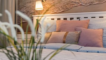 Basic-Doppelzimmer | Schreibtisch, Verdunkelungsvorhänge, Babybetten, kostenloses WLAN