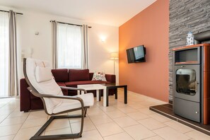 Apartemen, akses difabel, teras | Meja kerja, tirai kedap cahaya, dan tempat tidur bayi (biaya tambahan)