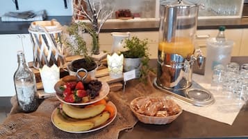 Daily continental breakfast (EUR 12.50 per person)
