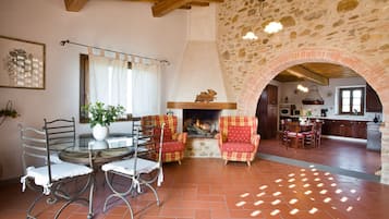 Appartamento Superior, 2 camere da letto (Duplex) | Area soggiorno | TV