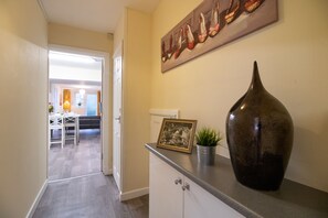 Hallway - Valentia Lodge Serviced Accommodation (Oxford)
