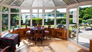 منطقة تناول الطعام للأسر