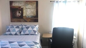 Room, 1 Queen Bed | 1 bedroom, free cots/infant beds, bed sheets - House - Private Room 1- Near NYC/EWR/OutletMall (Roselle)