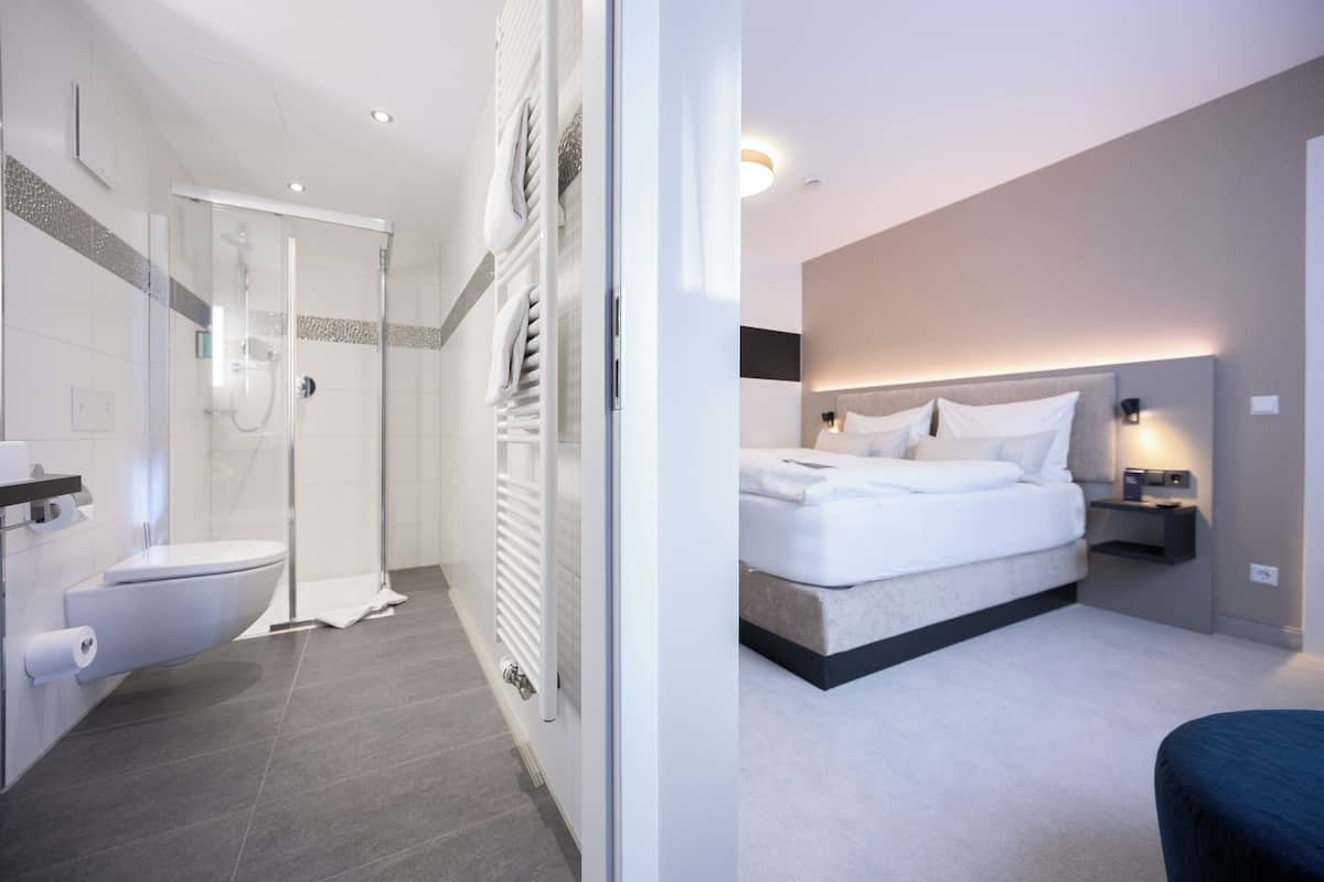 family room | bathroom | free toiletries, hair dryer, towels, soap