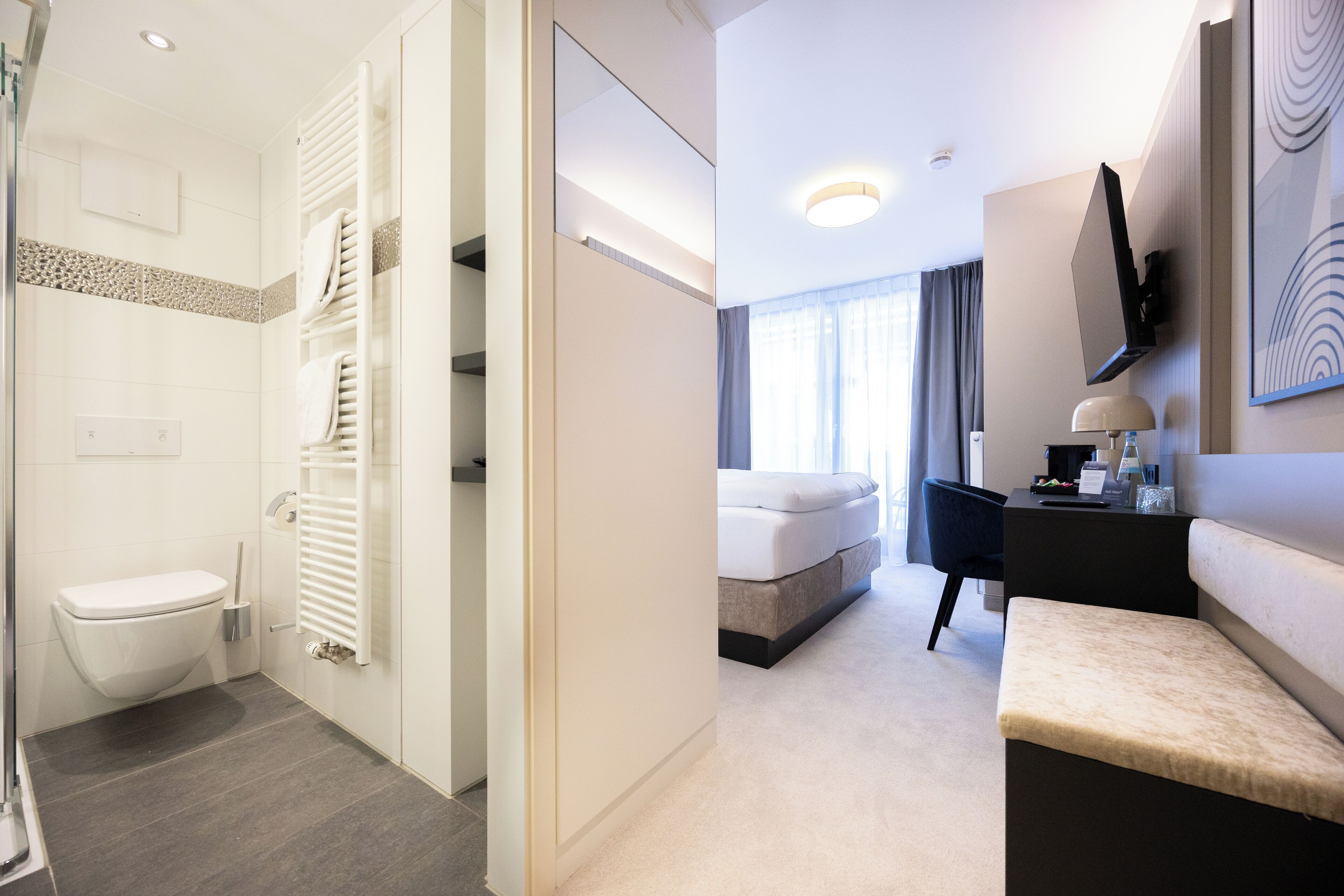 comfort double room | 1 bedroom, in-room safe, desk, laptop workspace