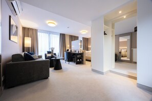 Junior Suite | In-room safe, desk, laptop workspace, blackout drapes - Digital Hotel Kronjuwel by BRIGHT Waldkirch - Self Check-in (Waldkirch)