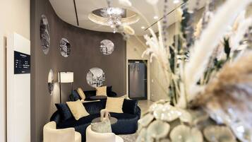 Lobby-lounge