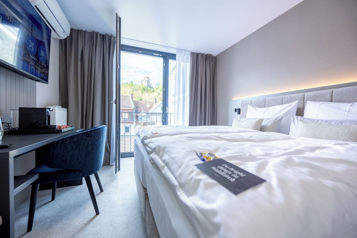 Standard Double Room | 1 bedroom, in-room safe, desk, laptop workspace
